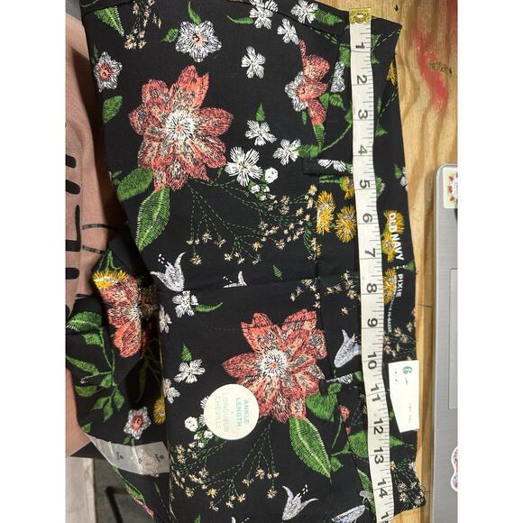 OLD NAVY Women’s Pixie Black Floral Mid Rise Skinny Pants Size 6 - Picture 7 of 8